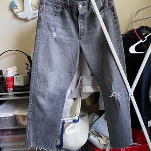 Wedgie Fit Gray Distressed Premium Levi’s